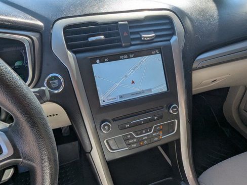 Used 2017 Ford Fusion SE FWD image 20
