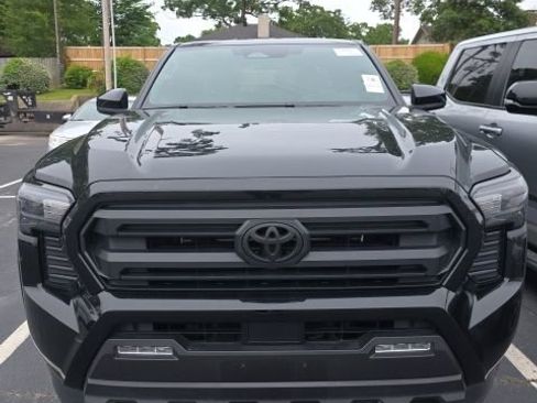 Certified 2025 Toyota Tacoma SR5 AWD/4WD image 2
