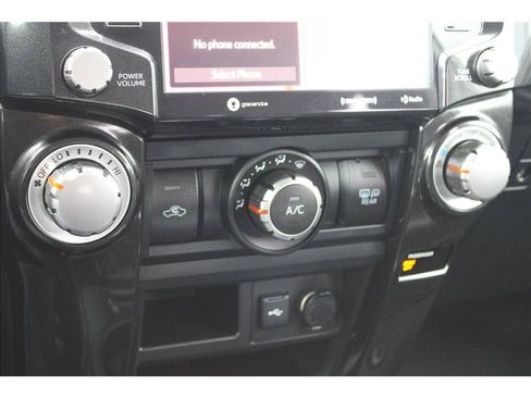 Used 2020 Toyota 4Runner TRD Off-Road Premium w/ Moonroof Package AWD/4WD image 30