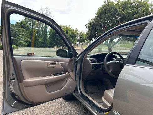 Used 2000 Toyota Camry XLE FWD image 25