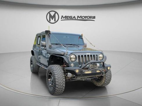 Used 2016 Jeep Wrangler Unlimited Rubicon w/ Connectivity Group AWD/4WD image 11