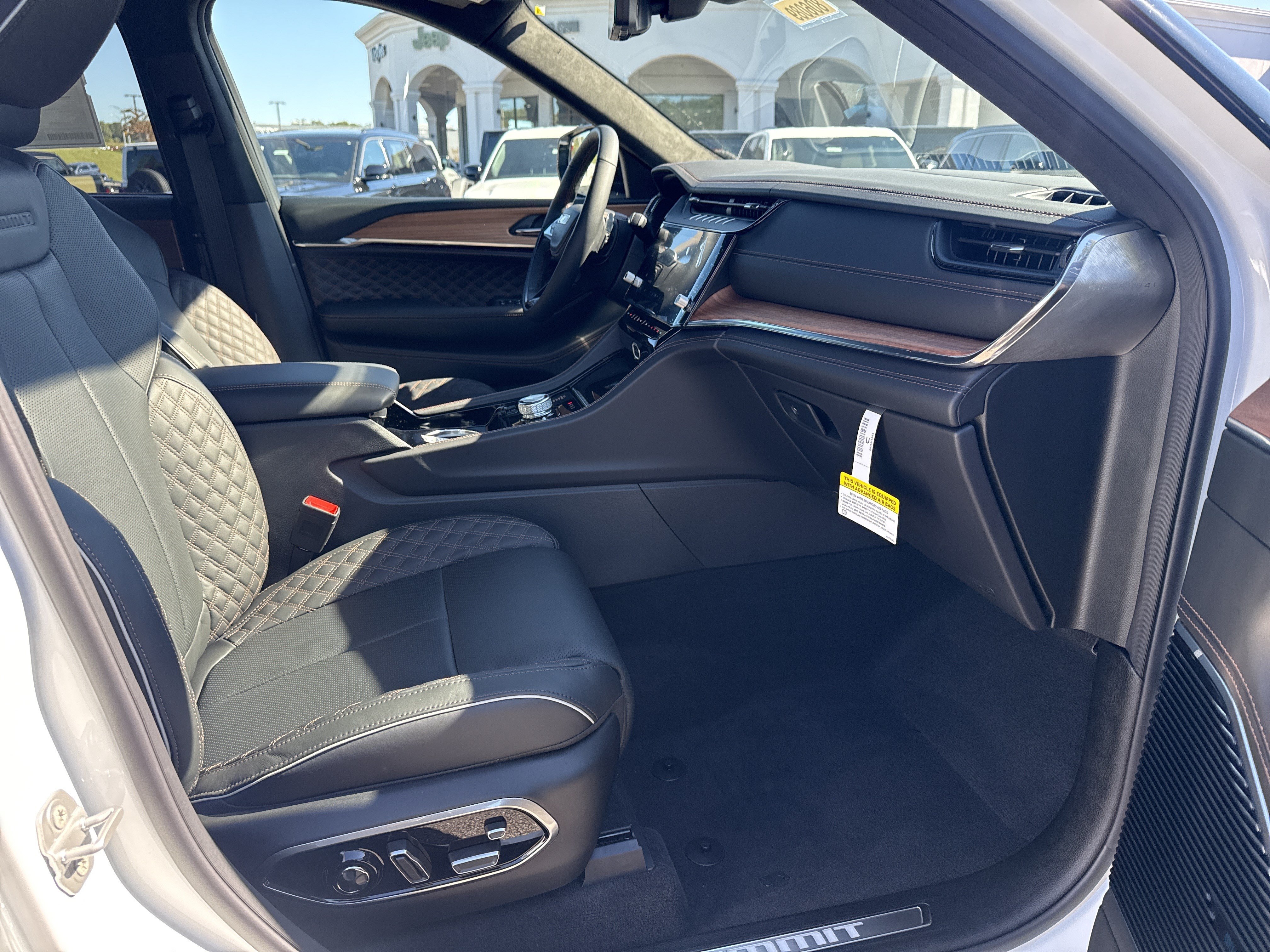 New 2027 Jeep Grand Cherokee Summit AWD/4WD image 13