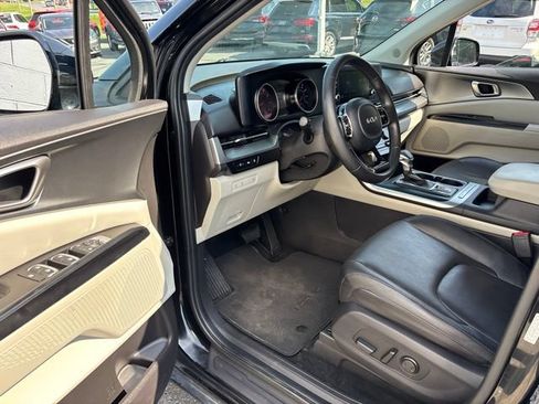 Used 2023 Kia Carnival LX FWD image 16
