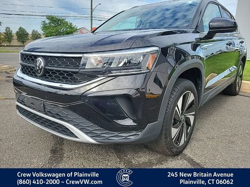 Certified 2023 Volkswagen Taos SE w/ Panoramic Sunroof Package AWD/4WD image 24