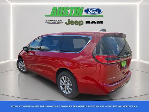 New 2026 Chrysler Pacifica Select image 3