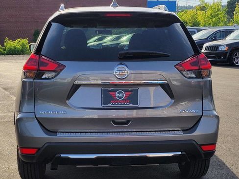 Used 2018 Nissan Rogue SV w/ Premium Package AWD/4WD image 7