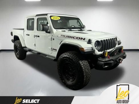 Used 2025 Jeep Gladiator Rubicon AWD/4WD image 2