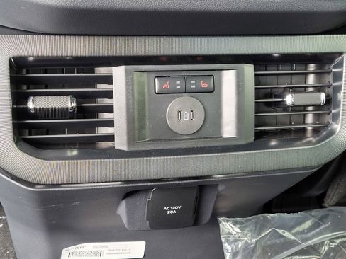 New 2026 Ford F250 Platinum w/ Tremor Off-Road Package image 30