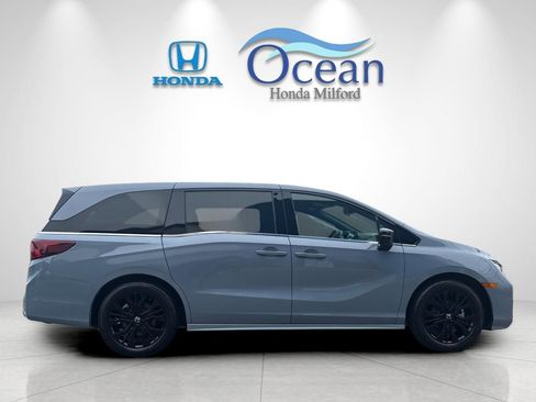 Used 2025 Honda Odyssey Sport-L image 2