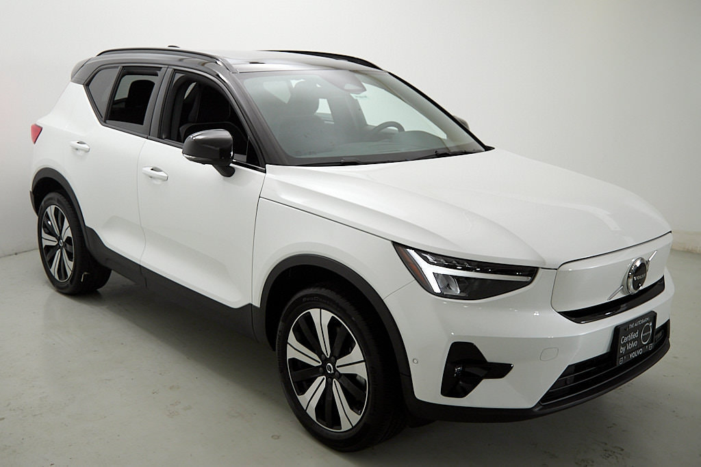 Certified 2023 Volvo XC40 Recharge Plus AWD/4WD image 4