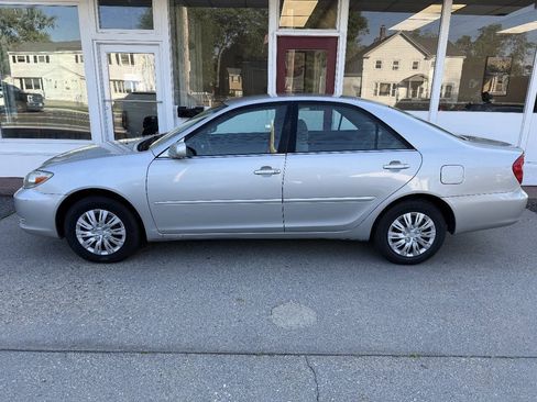 Used 2003 Toyota Camry LE FWD image 2
