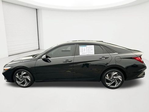Used 2025 Hyundai Elantra Limited w/ Cargo Package FWD image 8
