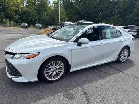 Used 2019 Toyota Camry XLE w/ Navigation Package FWD image 22