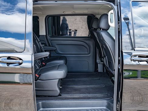 Used 2023 Mercedes-Benz Metris Passenger image 31