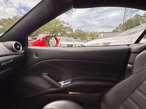 Used 2018 Ferrari California T RWD image 15