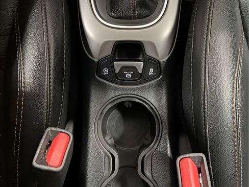 Used 2018 Jeep Compass Latitude w/ Safe & Security Group AWD/4WD image 21