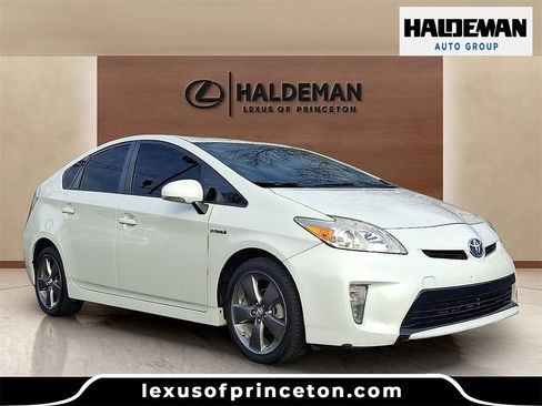 Used 2015 Toyota Prius Four image 1