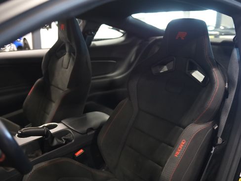 Used 2017 Ford Mustang Shelby GT350R w/ GT350R Equipment Group 920A RWD image 17