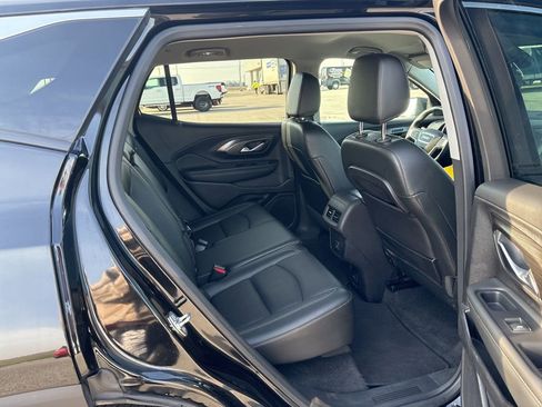 Used 2024 GMC Terrain SLT image 17
