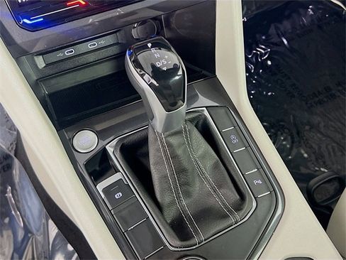 Used 2023 Volkswagen Tiguan SE R-Line image 23