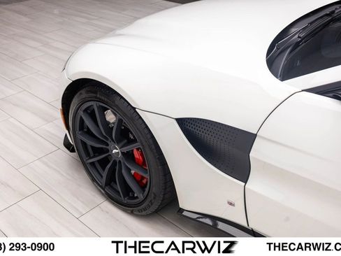 Used 2019 Aston Martin V8 Vantage Coupe RWD image 13