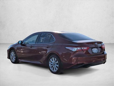 Used 2018 Toyota Camry LE image 7