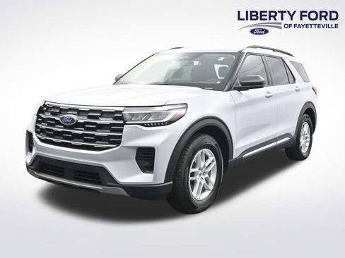 Used 2025 Ford Explorer Active image 1