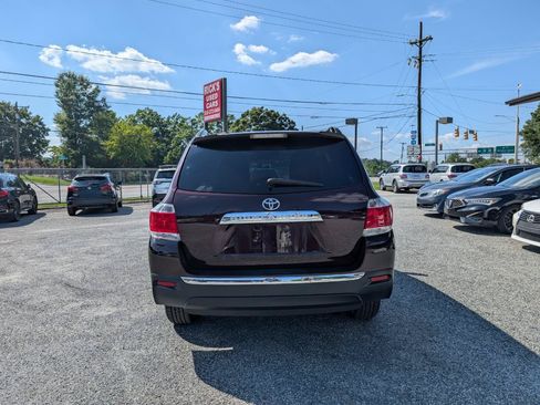 Used 2012 Toyota Highlander SE w/ Tow Pkg FWD image 8