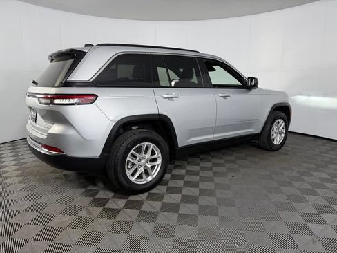 Used 2024 Jeep Grand Cherokee Laredo X RWD image 6
