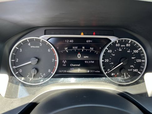 Used 2022 Nissan Rogue SL w/ SL Premium Package image 18