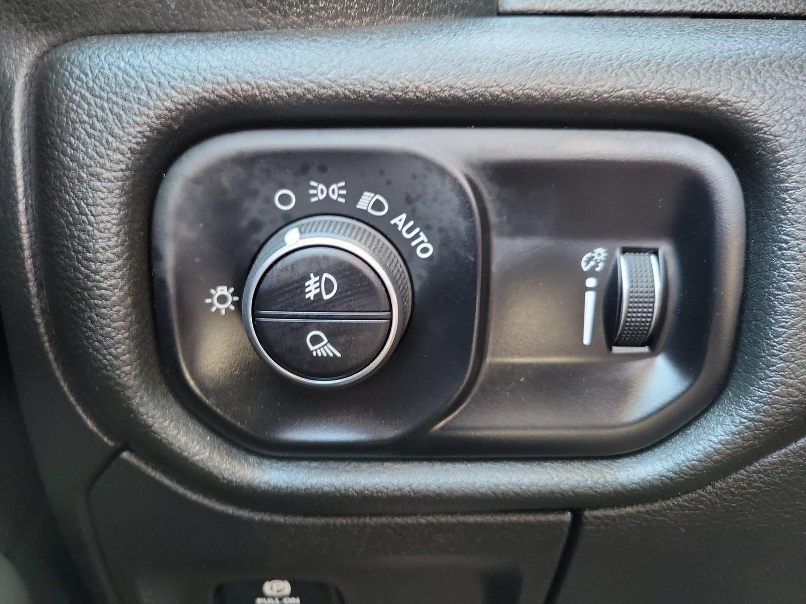 Used 2025 RAM 1500 Warlock AWD/4WD image 23