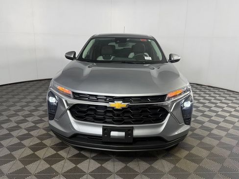 Used 2024 Chevrolet Trax LS w/ LS Convenience Package FWD image 5