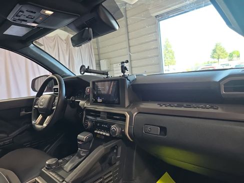 Used 2024 Toyota Tacoma TRD Sport w/ TRD Sport Upgrade Package image 8