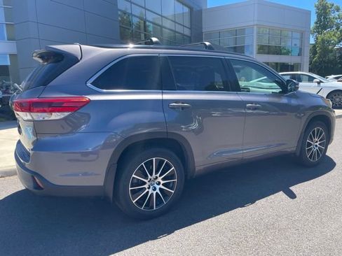 Used 2018 Toyota Highlander SE AWD/4WD image 2