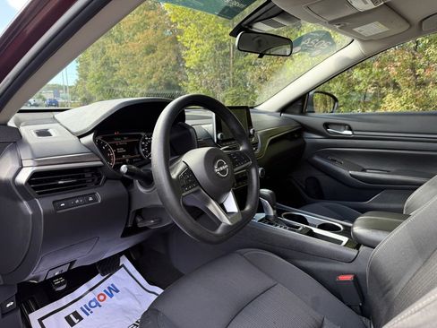 Used 2024 Nissan Altima 2.5 SV image 18