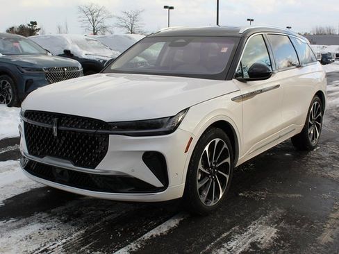 Certified 2024 Lincoln Nautilus Black Label image 9