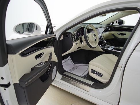 Certified 2023 Bentley Flying Spur Plug-In Hybrid AWD/4WD image 46