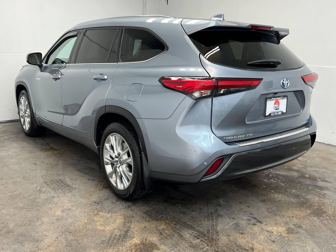 Used 2021 Toyota Highlander Limited AWD/4WD image 2