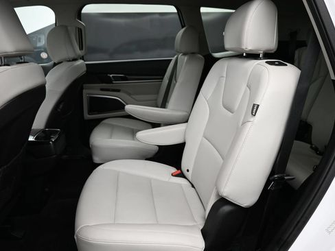 Used 2025 Kia Telluride S FWD image 19