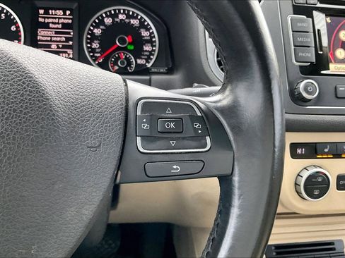 Used 2015 Volkswagen Tiguan SEL image 18