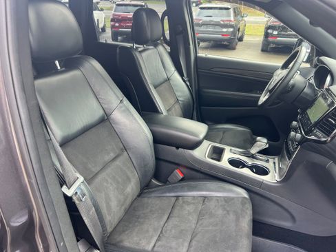 Used 2019 Jeep Grand Cherokee Altitude AWD/4WD image 18