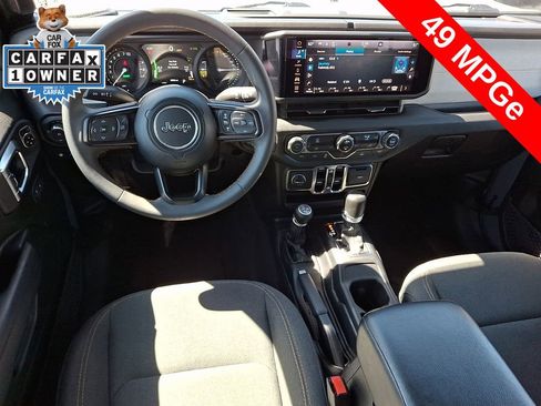 Used 2024 Jeep Wrangler Unlimited AWD/4WD image 11