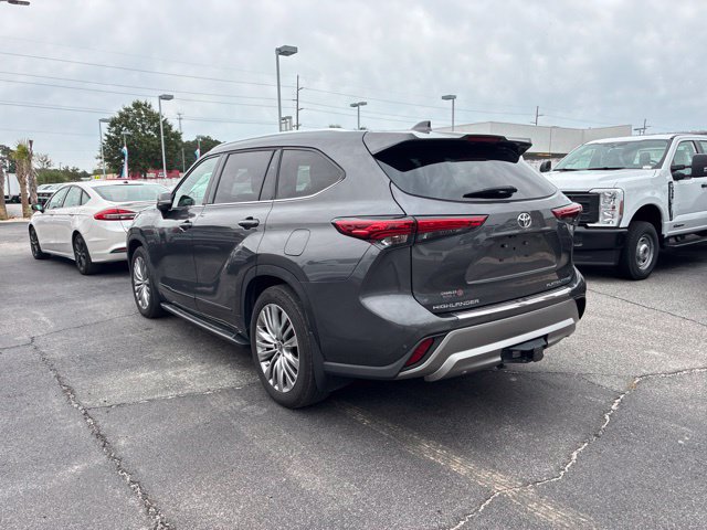 Used 2023 Toyota Highlander Platinum AWD/4WD image 4