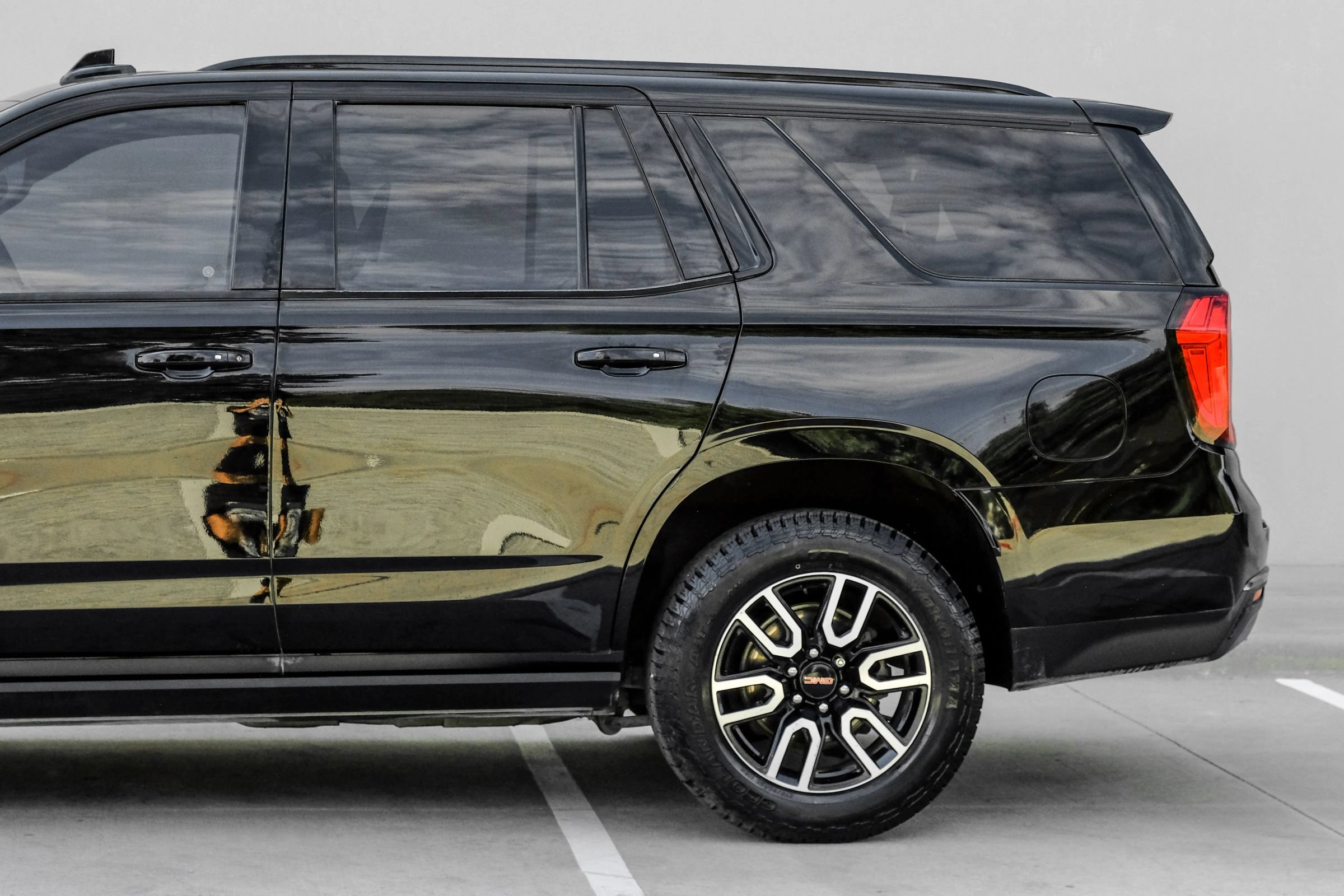 Used 2021 GMC Yukon AT4 w/ AT4 Premium Plus Package AWD/4WD image 19