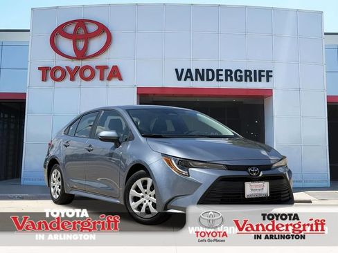 Used 2025 Toyota Corolla LE FWD image 1