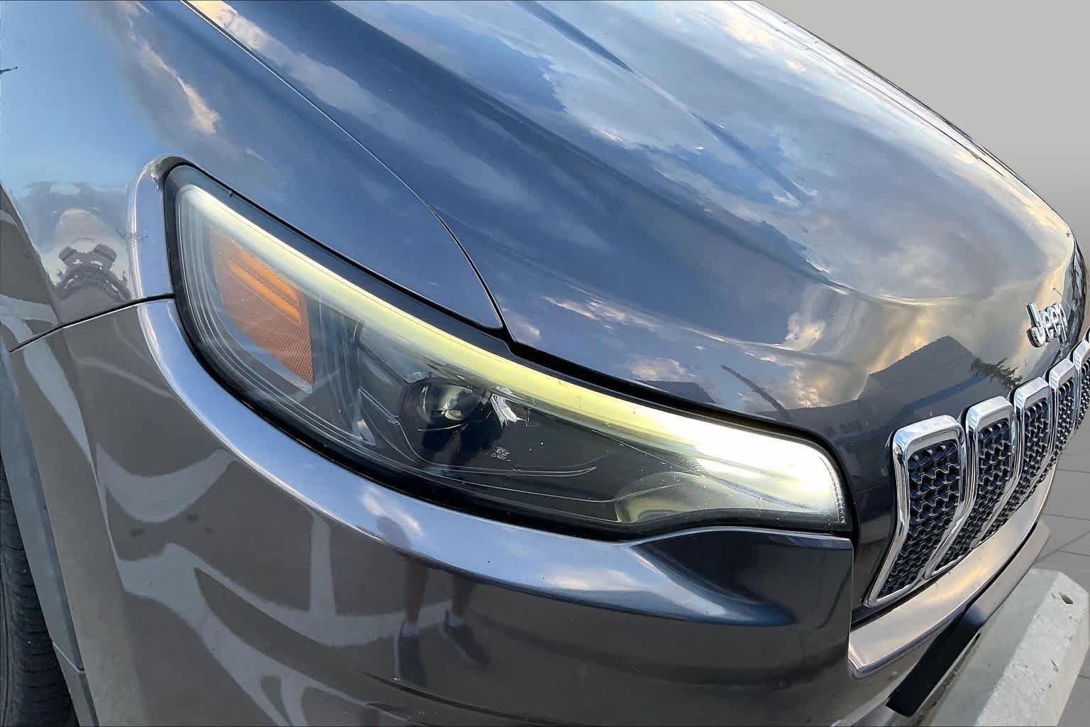 Used 2021 Jeep Cherokee Latitude Plus w/ Sun & Sound Group FWD image 27