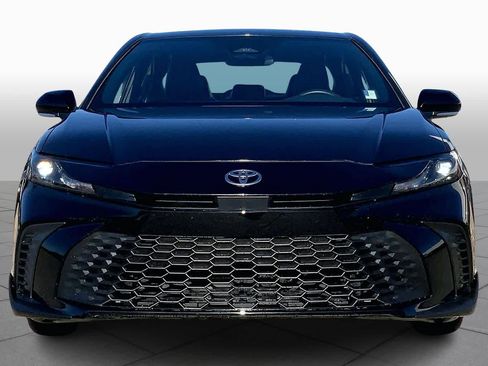 Used 2025 Toyota Camry SE image 4