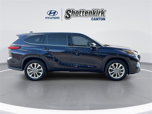 Used 2022 Toyota Highlander Limited image 9