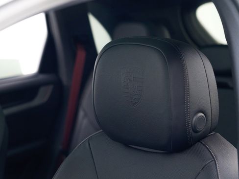 Used 2025 Porsche Cayenne S image 18