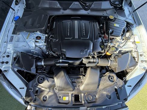 Used 2014 Jaguar XJ AWD image 37